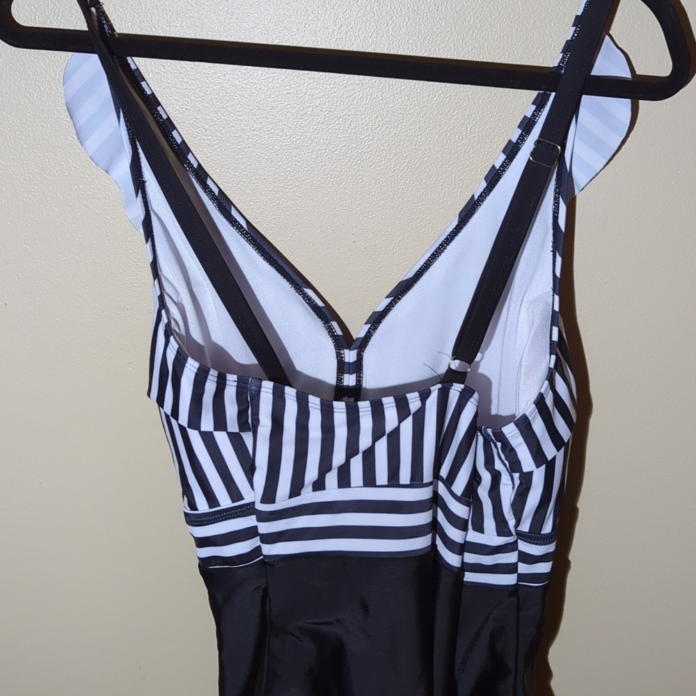 No Name Black And White Swimsuit, Size 3XL - Picture 4 of 8